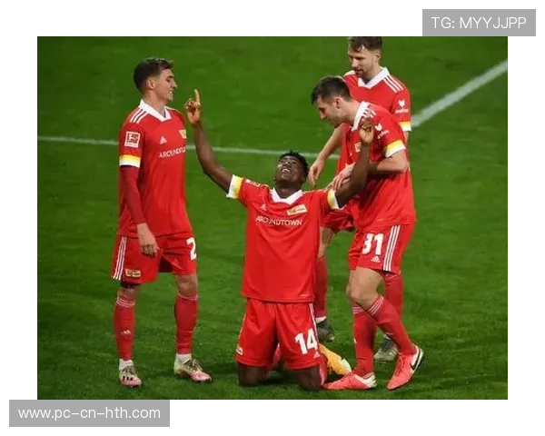 多特边路连线形成多次门前绝佳机会